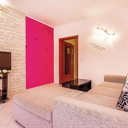 Awesome Apartment In Dobrinj With Wifi Exterior foto
