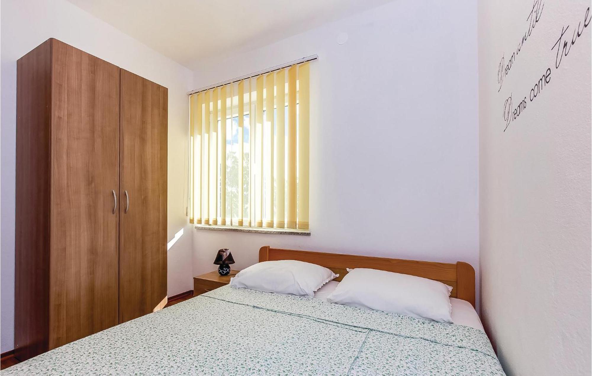 Awesome Apartment In Dobrinj With Wifi Exterior foto