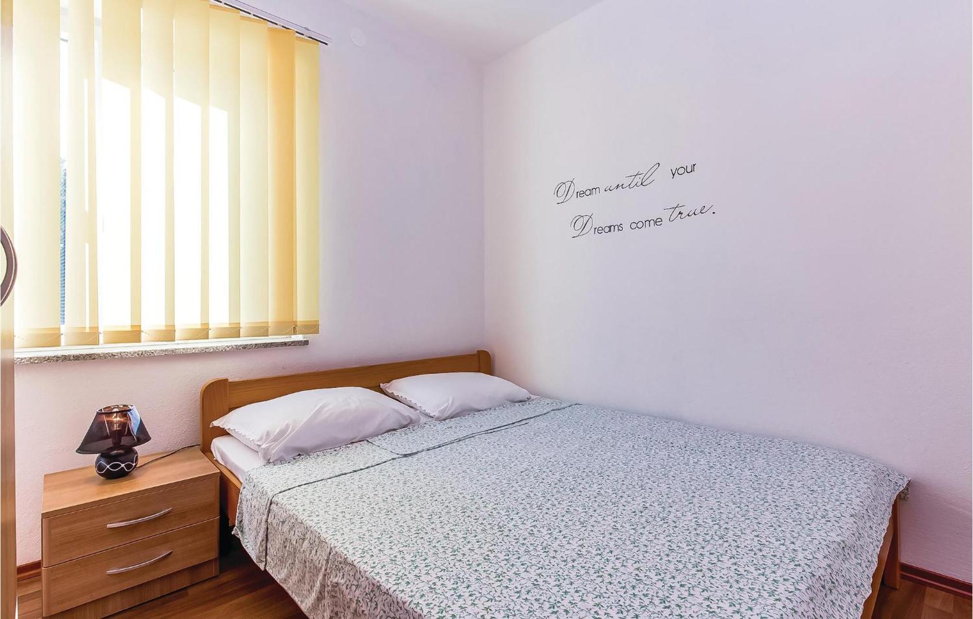 Awesome Apartment In Dobrinj With Wifi Exterior foto